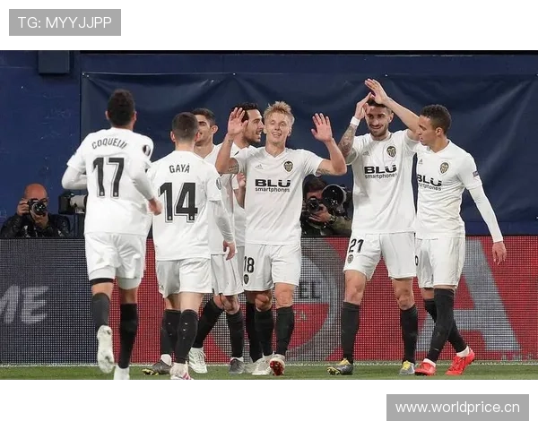 瓦伦西亚财政危机长期影响显现,球队阵容稳定性面临考验,赛季走势或受制约 瓦伦西亚财政危机长期影响显现,球队阵容稳定性面临考验,赛季走势或受制约