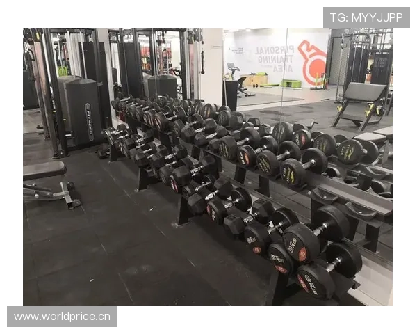 高亭宇训练间那个菜单，真不是普通健身房能理解的奢华感！